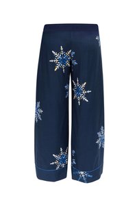 Pantalons larges de couleur marine en tissu lisse, ornés de motifs de flocons de neige blancs et bleus, avec une taille unie et des accents en bleu.