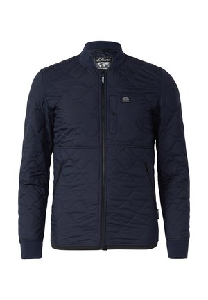 Donkerblauwe doorgestikte jas met rits aan de voorkant, een borstzak met drukknoop, twee zijzakken met rits en geribbelde boorden.