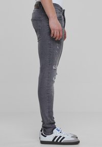 2Y Premium Džíny Slim Fit - grey