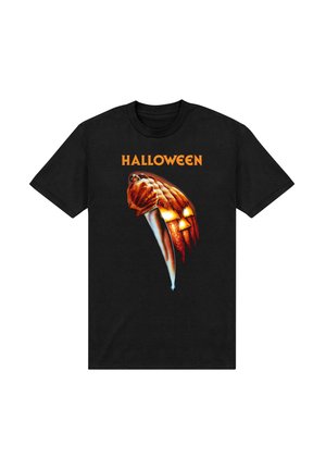 T-shirt in cotone nero con una grafica di una zucca, un coltello e la scritta "HALLOWEEN" in arancione. Il design include accenti rossi e gialli.