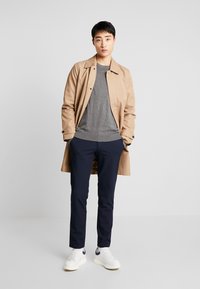 Selected Homme SLHSLIM-CARLO FLEX PANTS - Calças - navy blazer