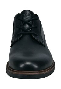 Schwarzer Lederschuh mit runder Spitze, Schnürung auf der Vorderseite, gesteppten Akzenten und einer braunen Gummisohle mit strukturierten Details.