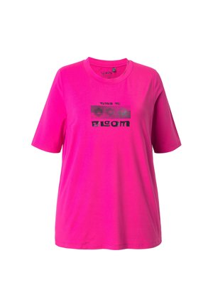 Rosa T-Shirt mit kurzen Ärmeln aus Baumwolle, mit einem schwarzen grafischen Textdruck, der "TIME TO BLOOM" liest. Runder Ausschnitt und lockere Passform.