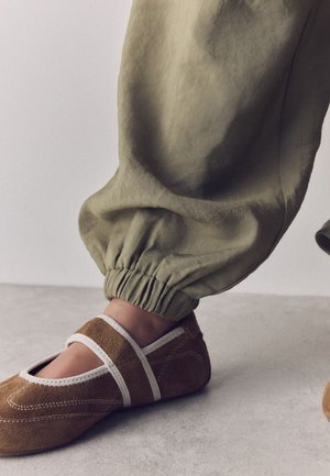 THE SET REGULAR FIT - 2 PACK BALLOON - Pantalon classique - brown/green