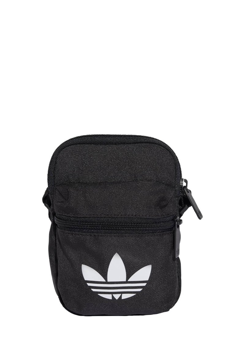 Pochette nera in tessuto con doppia chiusura a zip, caratterizzata da un logo trefoil bianco Adidas sulla parte frontale. Forma rettangolare compatta con superficie testurizzata.