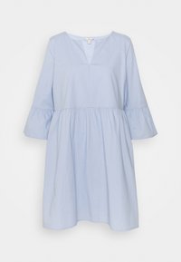 Himmelblaues, knielanges Kleid aus Baumwolle, mit V-Ausschnitt, schwingenden Ärmeln und gesammeltem Taillenbund für einen lockeren Sitz.