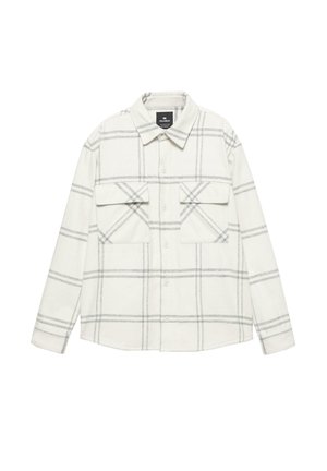 Bílá košile s dlouhým rukávem, zapínáním na knoflíky, šedým kostičkovaným vzorem a dvěma náprsními kapsami s klopou.