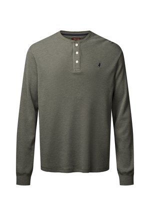 Langarm-Henley-Shirt in Olivgrün, aus strukturiertem Stoff gefertigt, mit drei Knöpfen am Kragen und einem kleinen Logo auf der Brust.