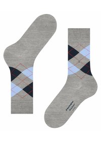Grå sokker med en argyle-mønster i blå, sort og rød, lavet af et blødt materiale med en ribbet kant.