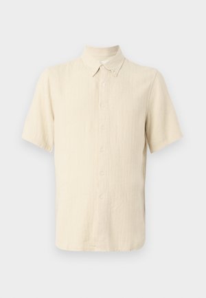 Licht beige shirt met korte mouwen van textuurstof, voorzien van een button-down kraag en een verticale ribbelpatroon met knopen aan de voorkant.