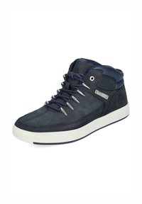 Marineblaue Sneakers im mittelhohen Schnitt aus Leder, mit Metallösen, silbernen Nieten an den Schnürsenkeln und einer weißen Gummisohle. Geprägtes Logo an der Ferse.