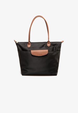 Czarna torba na ramię z nylonu z brązowymi skórzanymi akcentami, z podwójnymi uchwytami i zamknięciem na zamek. Przednia kieszeń z klapką i detalem z logo.