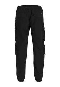 Pantalons cargo noirs avec une taille élastique, des poches latérales et arrière, et des poignets froncés. Fabriqués en tissu doux et durable avec une finition mate.