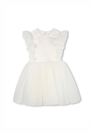 Robe blanche avec des manches transparentes à volants, un corsage ajusté orné de petites paillettes et une jupe en tulle, créant un look superposé et texturé.