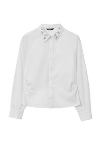 Camicia bianca a maniche lunghe con bottoni e colletto a punta decorato con piccole applicazioni di perline argentate.