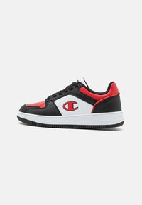 Champion - REBOUND 2.0 LOW UNISEX - Basketball shoes - black/red/white Thumbnail Image 1