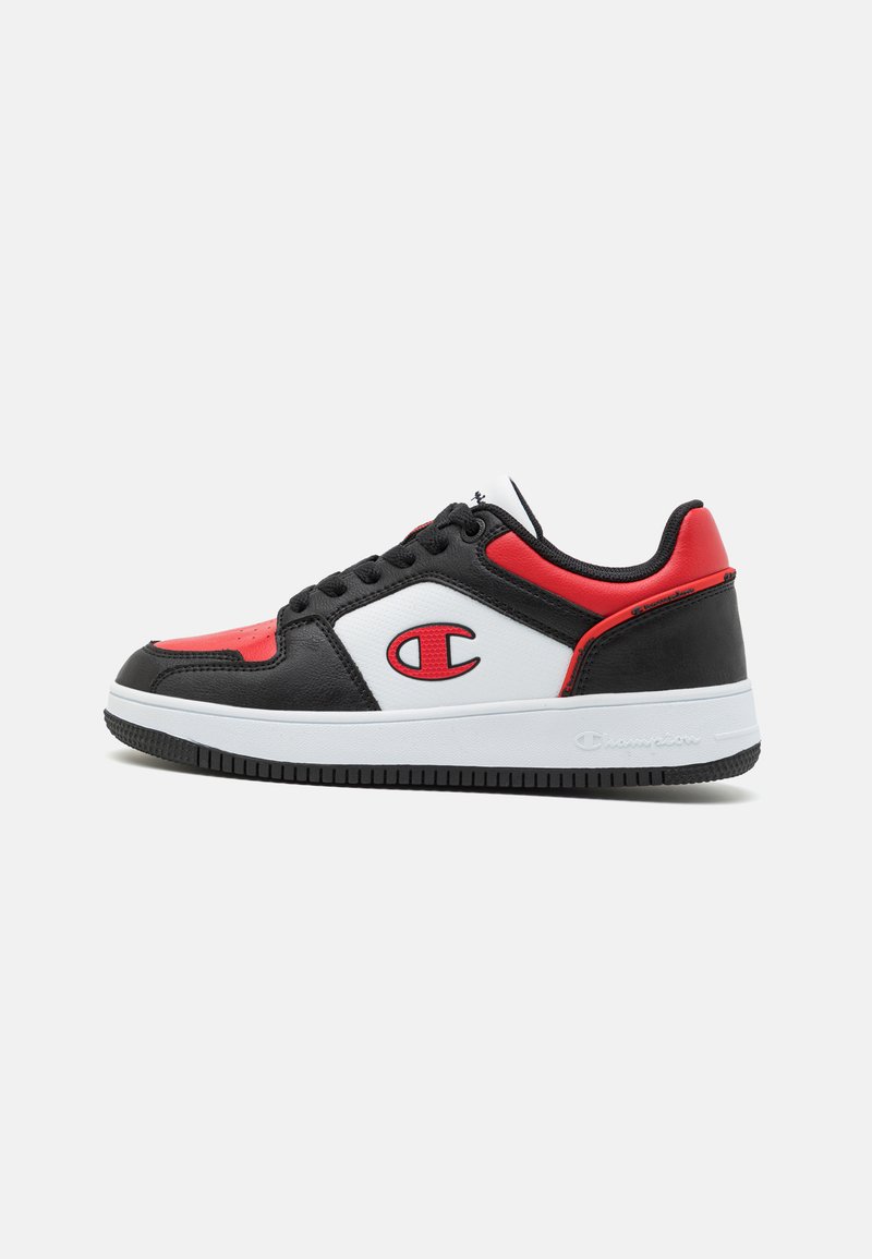 Champion - REBOUND 2.0 LOW UNISEX - Basketball shoes - black/red/white, Enlarge