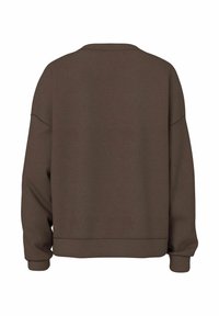 Sudadera marrón de corte relajado, con cuello redondo, hombros caídos y puños acanalados. Textura suave y diseño minimalista.