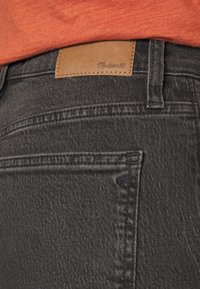 Madewell RAW HEM - Calças de ganga de perna direita - lunar wash