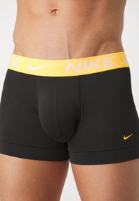Nike Underwear ESSENTIAL TRUNK 3 PACK - Boxerbriefs - black/orange/cactus/blue