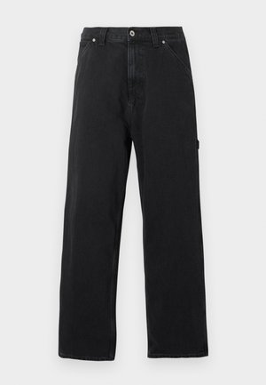 Zwarte jeans met rechte pijpen, voorzakken, riemlussen, knoopsluiting en zichtbare naadstiksels op een effen achtergrond.