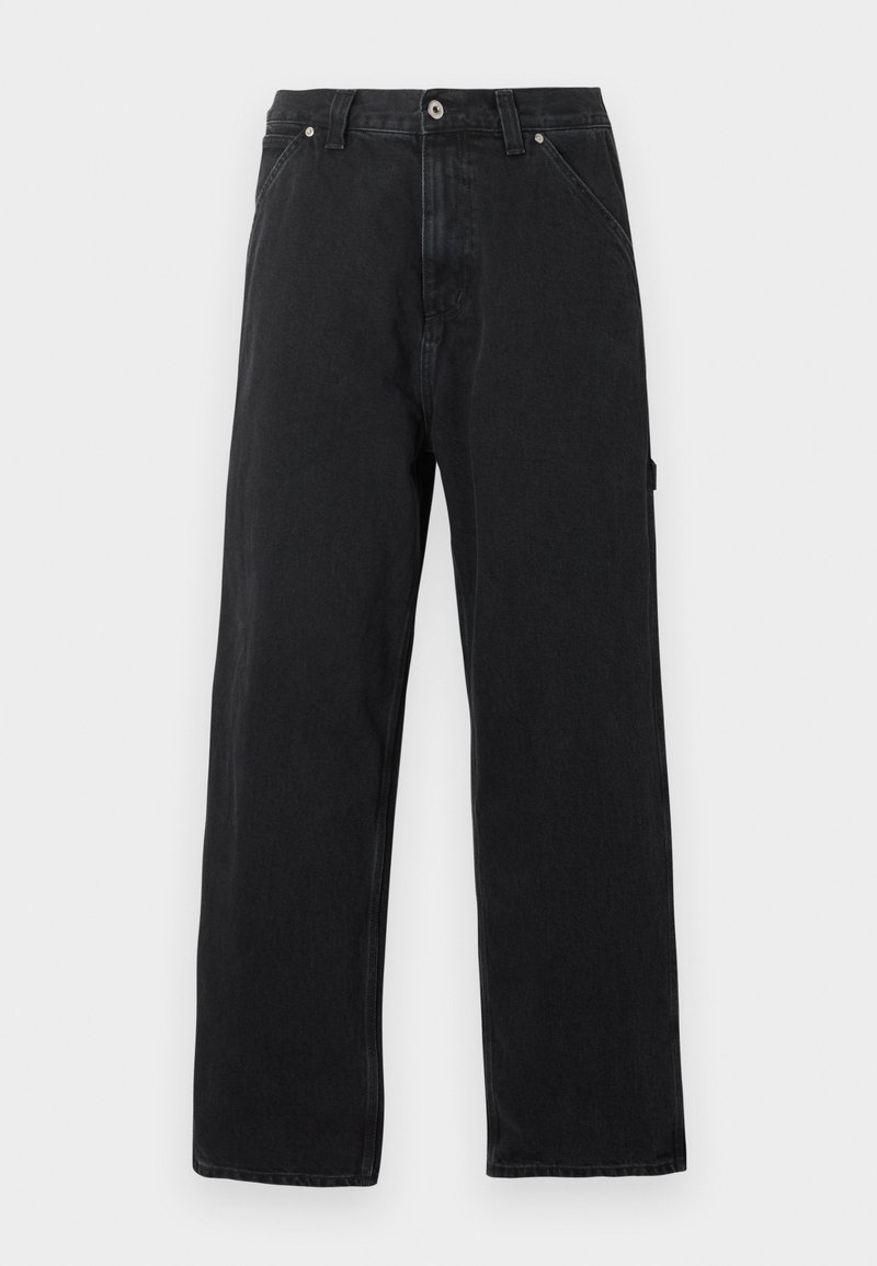 Jeans neri a gamba dritta con tasche frontali, passanti per cintura, chiusura con bottone e cuciture a vista su sfondo neutro.