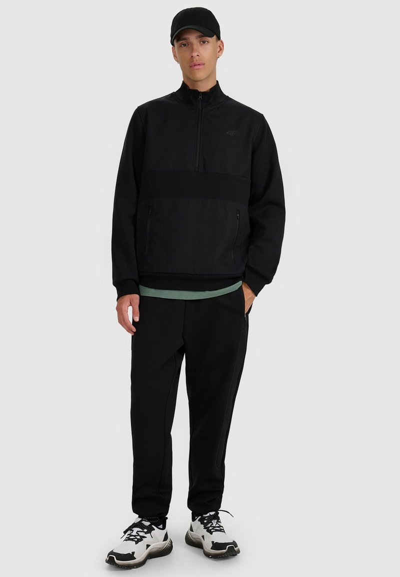 4F Sweater zwart