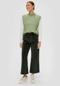 s.Oliver CULOTTE IN QUALITÄT - Broek - olivgrün