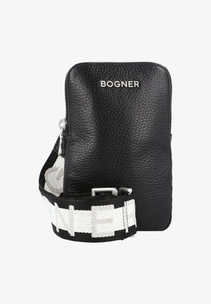 Sac en cuir noir avec une surface texturée, fermeture éclair et une bandoulière amovible affichant un motif graphique noir et blanc.