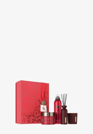 LARGE BATH & BODY GIFT SET - THE RITUAL OF AYURVEDA - SWEET / NUTTY - SWEET ALMOND OIL & INDIAN ROSE - Körperpflegeset - -