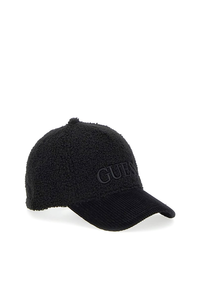 Cappello nero in tessuto peluche e testurizzato con visiera in corduroy. Presenta un logo "GUESS" in rilievo sul davanti.