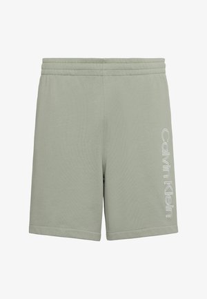 Shorts décontractés vert clair avec taille élastique et logo vertical blanc Calvin Klein sur la jambe droite.