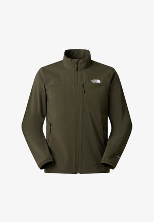 Chaqueta softshell verde oliva oscuro con cuello alto, cremallera frontal, dos bolsillos laterales y un pequeño logotipo en el pecho izquierdo. Material ligero.