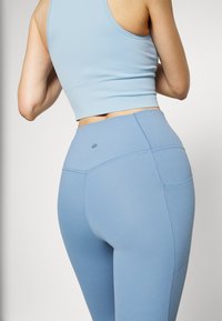Athleta AURORA SEAMLESS CROP TANK - Top - quarry blue