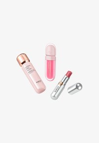 Zestaw makijażowy Kiko Milano z serum Hydra Pro Glow, różowym błyszczykiem do ust oraz szminką w kolorze mauve z srebrną nakrętką na białym tle.