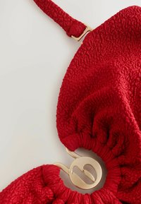 Unselected, red