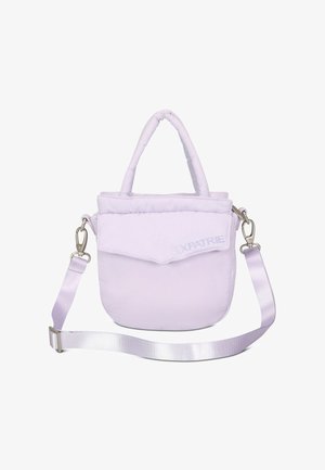 Lilla polstret håndtaske med en struktureret top, sikker flap, dobbelthåndtag og aftagelig rem. Har logo detaljer og en glat overflade.