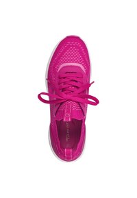 Helle pinke Sportschuhe mit einem strukturierten Mesh-Obermaterial, runder Zehenpartie und flachen Schnürsenkeln. Verfügt über eine gepolsterte Innensohle und eine weiße Gummisohle.