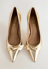 REGULAR FIT  FOREVER COMFORT BOW DETAIL - Pumps - gold