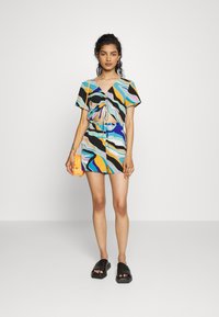 ONLY Petite ONLNOVA LUX ALBA  - Calções - surf the web/glowy