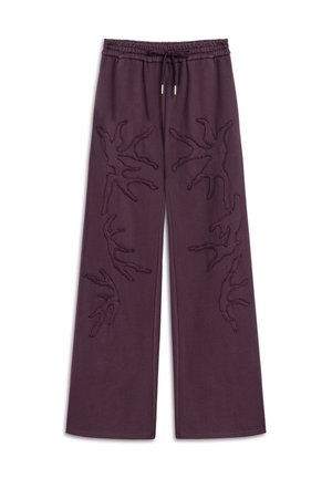 Paarse joggingbroek met een wijde pijpvoering, voorzien van geperste geborduurde patronen die op takken lijken aan de zijkanten en een elastische tailleband.