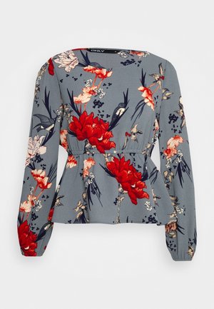 Szara bluzka z długim rękawem i talią typu peplum, ozdobiona wzorami kwiatów i ptaków w kolorach czerwonym, białym i granatowym.