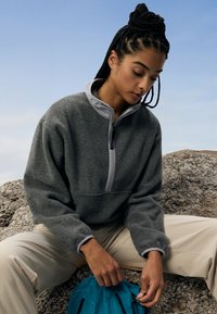 Patagonia SYNCH MARSUPIAL - Vesta od flisa - herring grey