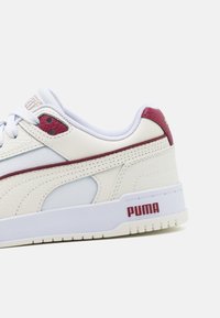 Puma GAME UNISEX - Joggesko - warm white/white/team regal red/gold