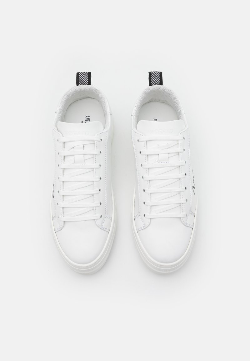 Herren Sneaker low | Antony Morato SCREEN BOLD Sneaker low white/weiß - DI27990 Herren Sneaker low | Antony Morato SCREEN BOLD Sneaker low white/weiß - DI27990