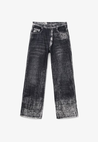 Hochtaillierte, weit geschnittene Jeans aus schwarzem Denim mit einem verblassten, mit Farbe besprengten Design. Verfügt über klassische Taschen und silberne Hardware-Details.