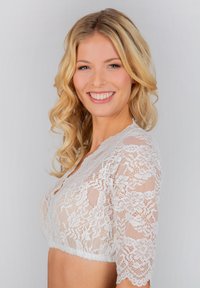 Weißes Spitzen-Crop-Top mit kurzen Ärmeln, das mit floralen Mustern und einer transparenten Textur versehen ist. Weiches, filigranes Design mit bequemer Passform.