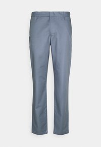 Šedé kalhoty z lehkého materiálu, s úzkým střihem, plochým předním dílem a standardním pasem s poutky na opasek. Žádné viditelné vzory.