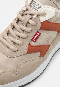 Levi's® OATS REFRESH mleczny