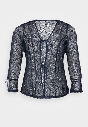 Granatowa bluzka koronkowa z dekoltem w serek i rękawami o długości trzech ćwierć. Posiada detale ze sznurkiem z przodu oraz falbanki na krawędziach. Lekka i przezroczysta.